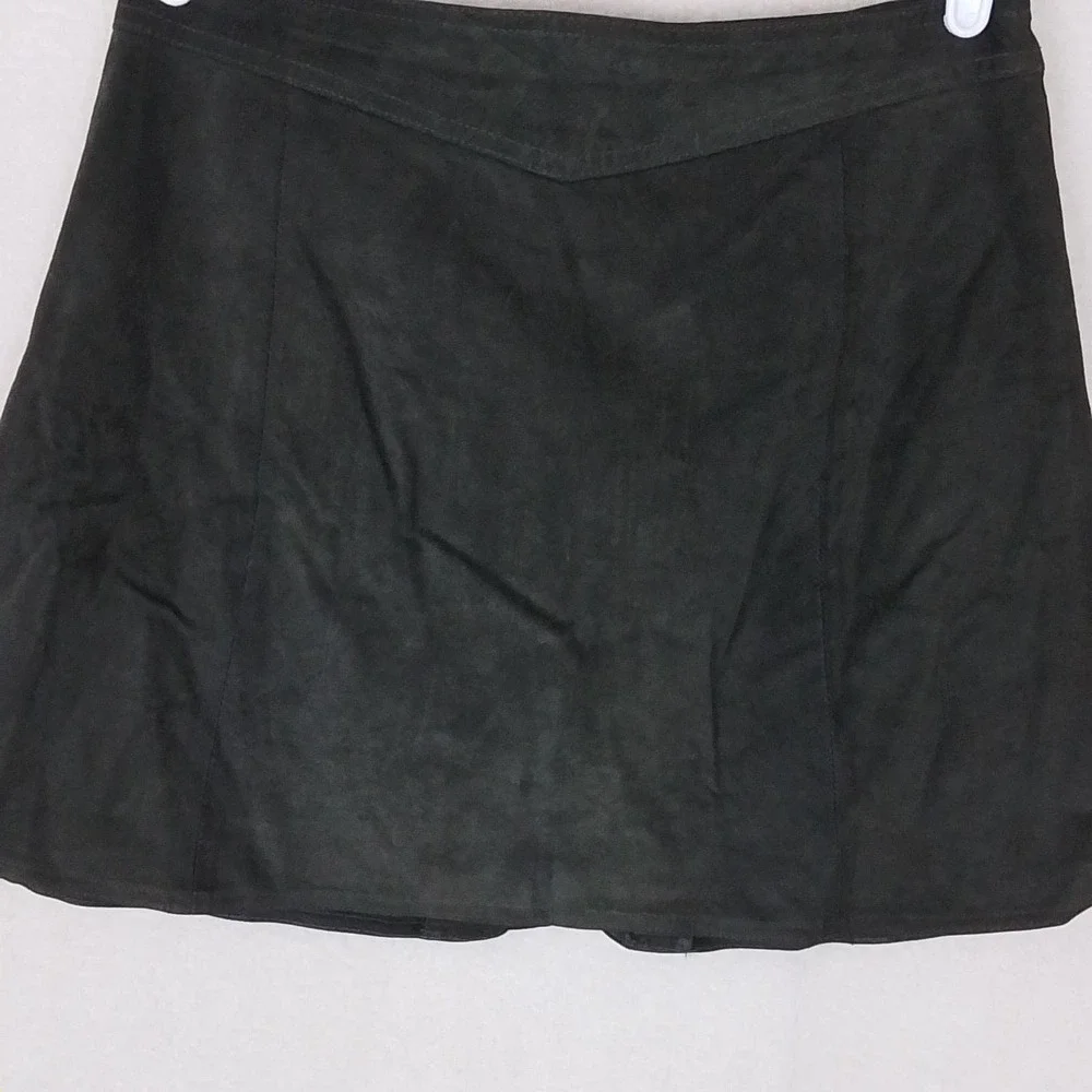 H&M Full Front Zip Leather Suede Mini Skirt Size Medium in Green‎ *flawed*